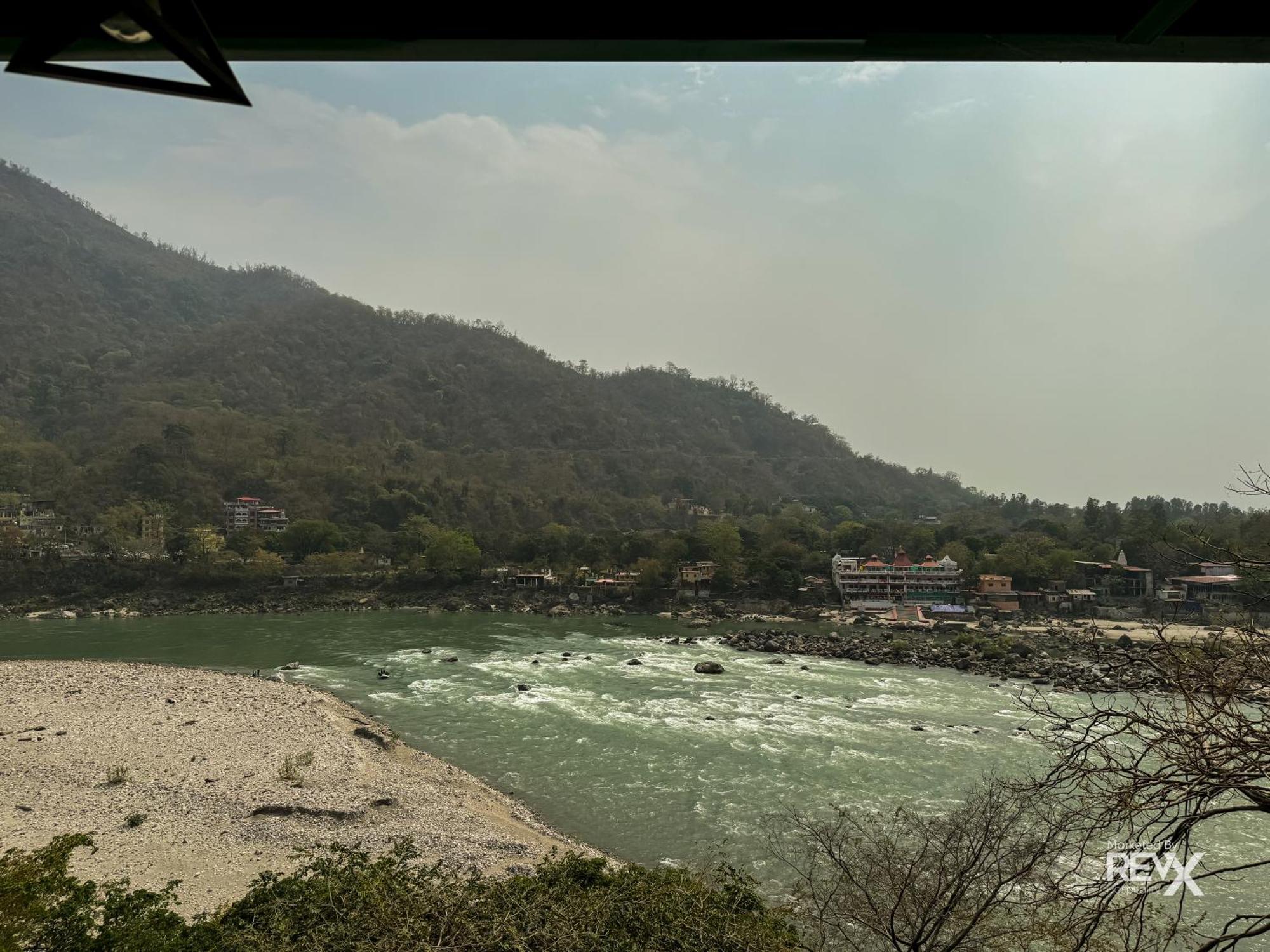 Hotel The Leisure Cave On The Ganges à Rishīkesh Extérieur photo