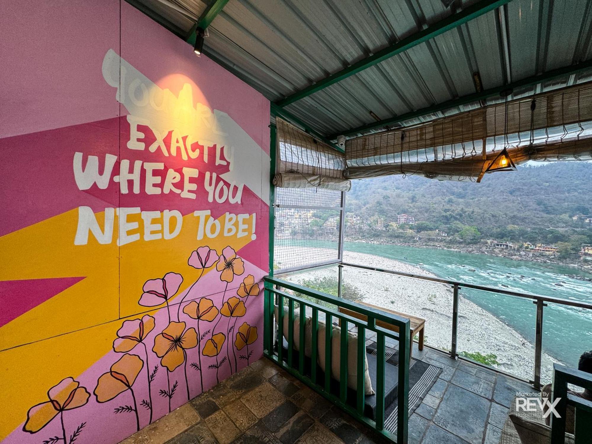 Hotel The Leisure Cave On The Ganges à Rishīkesh Extérieur photo