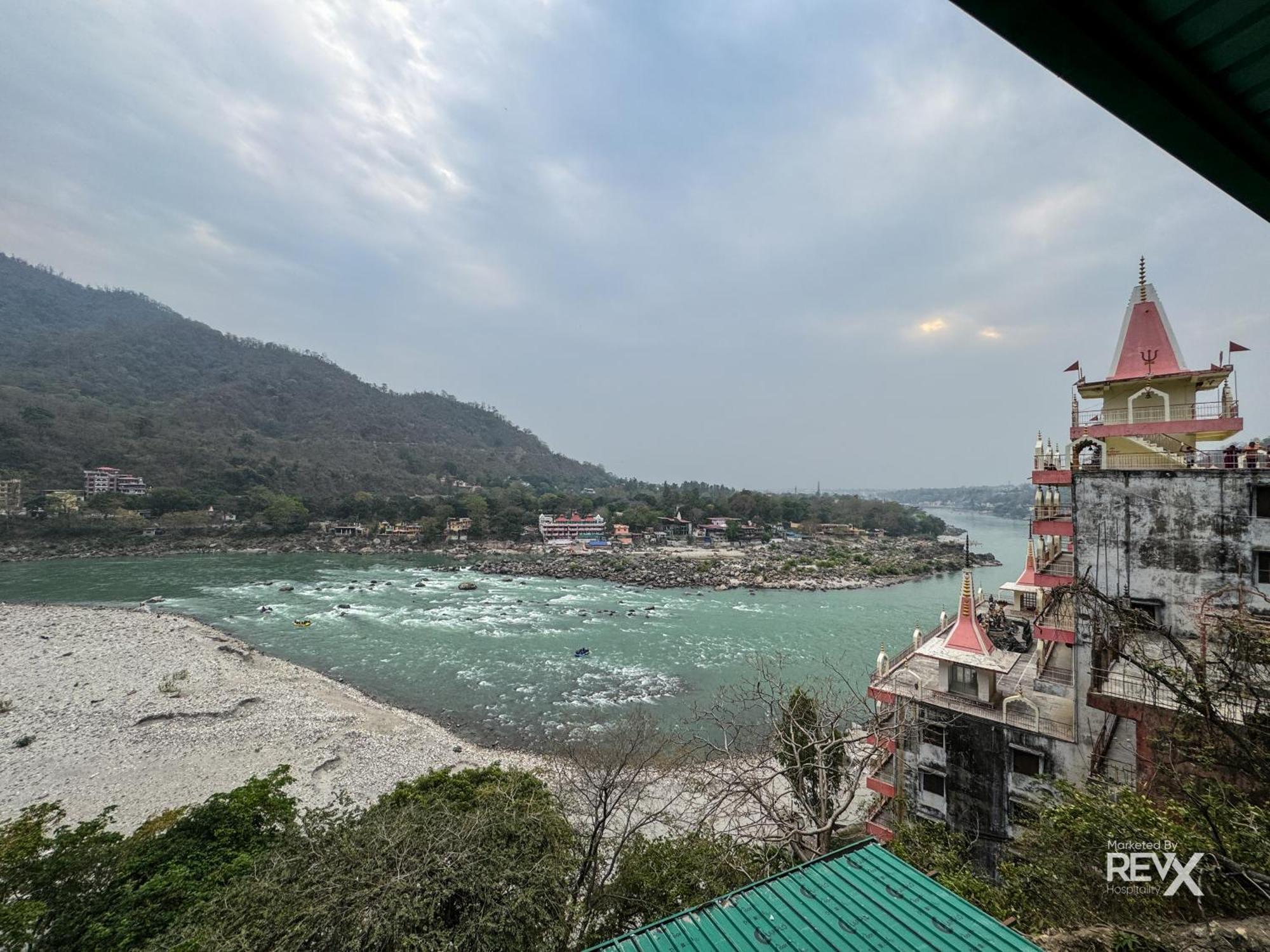 Hotel The Leisure Cave On The Ganges à Rishīkesh Extérieur photo