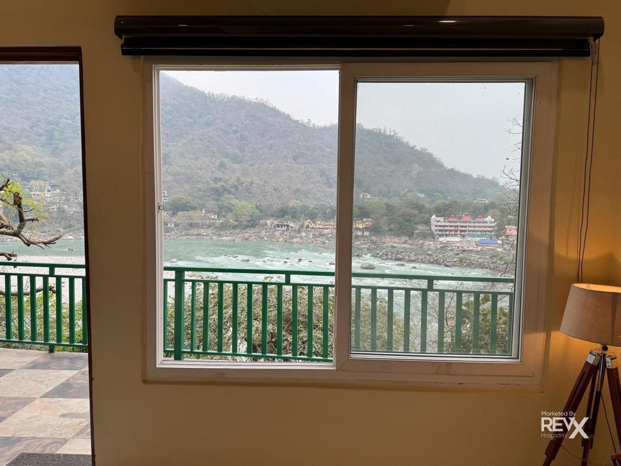Hotel The Leisure Cave On The Ganges à Rishīkesh Extérieur photo