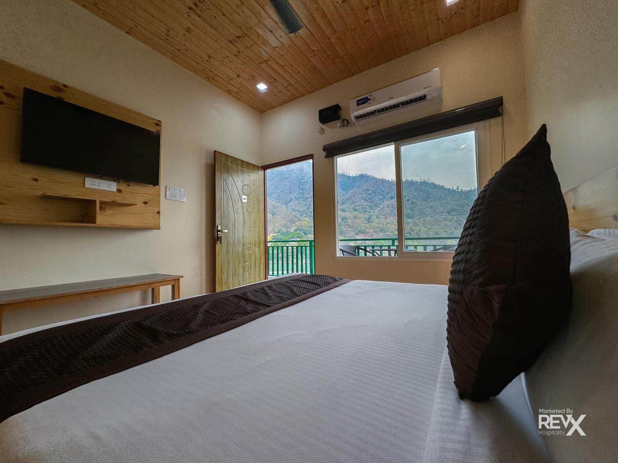 Hotel The Leisure Cave On The Ganges à Rishīkesh Extérieur photo
